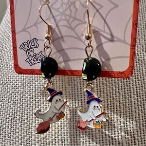Super adorable Halloween Ghost earrings